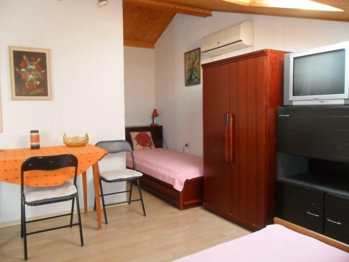 Apartments Simpa Njivice Bagian luar foto