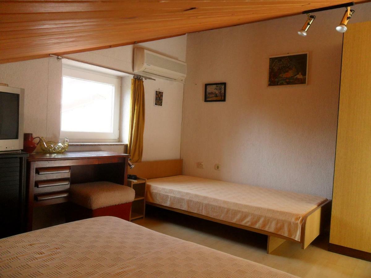 Apartments Simpa Njivice Bagian luar foto